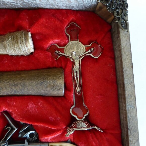 OOAK NEW HORROR VAMPIRE DRACULA KILLING SLAYING KIT PROP SUITCASE GAFF ODDITY - Picture 6 of 15